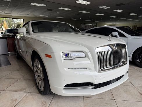 Used 2016 Rolls-Royce Dawn RWD image 3