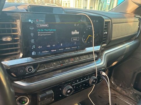 Used 2022 Chevrolet Silverado 1500 LT Trail Boss image 14