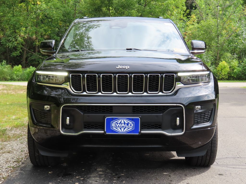 Used 2022 Jeep Grand Cherokee Overland w/ Luxury Tech Group IV AWD/4WD image 4