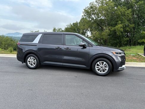 Used 2022 Kia Carnival LX FWD image 7
