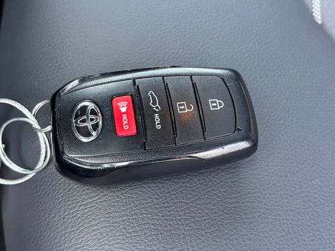 Used 2025 Toyota Highlander XSE AWD/4WD image 21