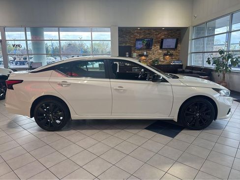 Used 2022 Nissan Altima 2.5 SR AWD/4WD image 16