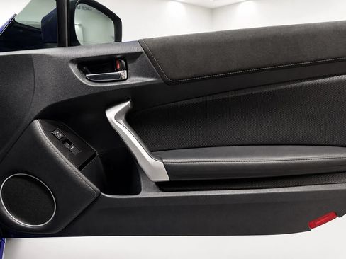 Used 2020 Toyota 86 RWD image 19