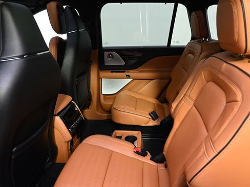 Used 2023 Lincoln Aviator Black Label w/ Dynamic Handling Package AWD/4WD image 19