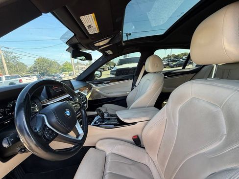 Used 2019 BMW 530i RWD image 12