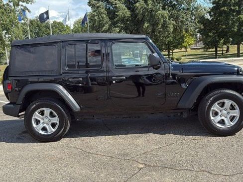 Used 2022 Jeep Wrangler Unlimited Sport image 2