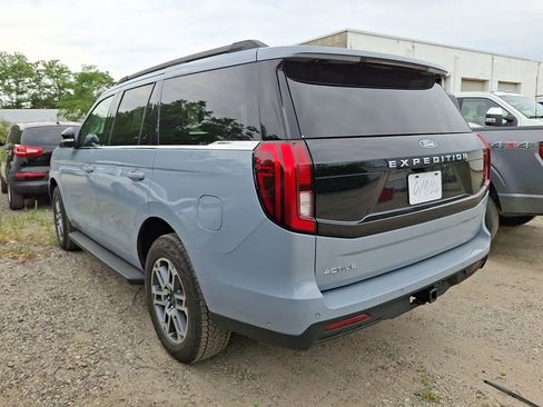 Used 2025 Ford Expedition Active AWD/4WD image 6