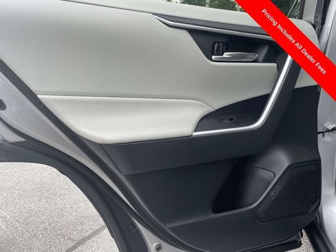 Used 2020 Toyota RAV4 XLE AWD/4WD image 16