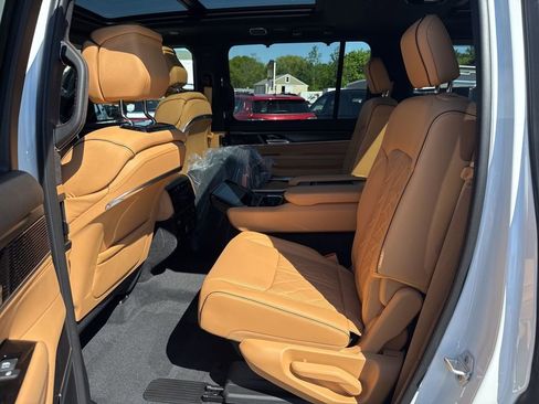 New 2026 Jeep Grand Wagoneer Summit AWD/4WD image 21