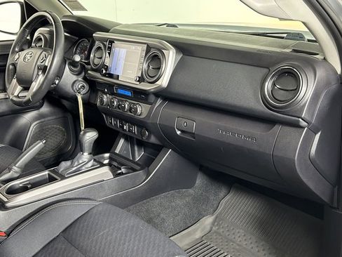 Used 2021 Toyota Tacoma SR5 w/ Trail Edition image 10