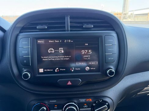 Used 2025 Kia Soul LX w/ LX Technology Package FWD image 19
