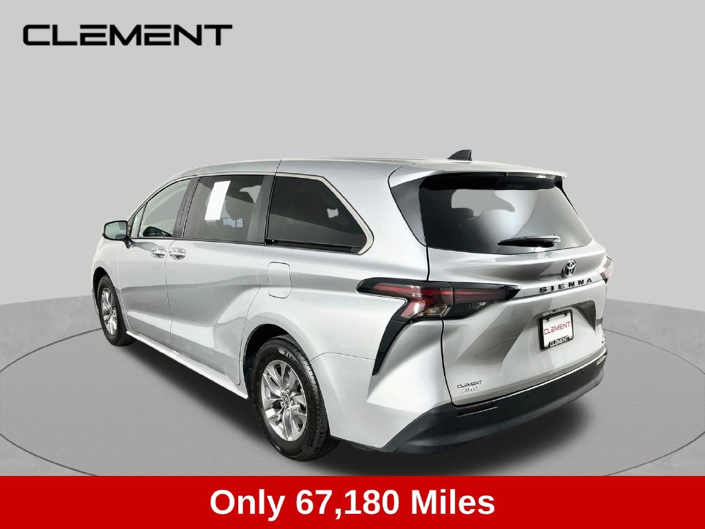 Used 2023 Toyota Sienna XLE AWD/4WD image 8