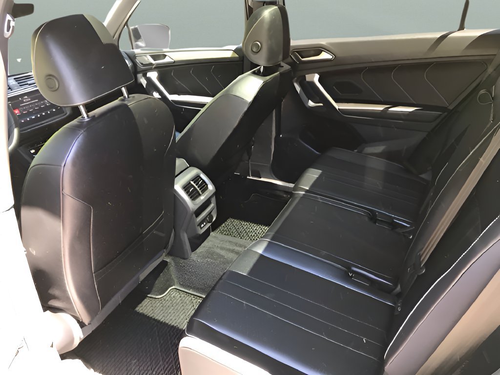 Used 2024 Volkswagen Tiguan SE R-Line AWD/4WD image 12