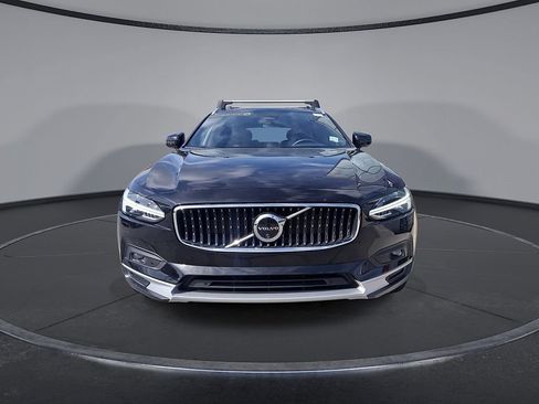 Certified 2024 Volvo V90 B6 Cross Country Plus w/ Protection Package Premier AWD/4WD image 3