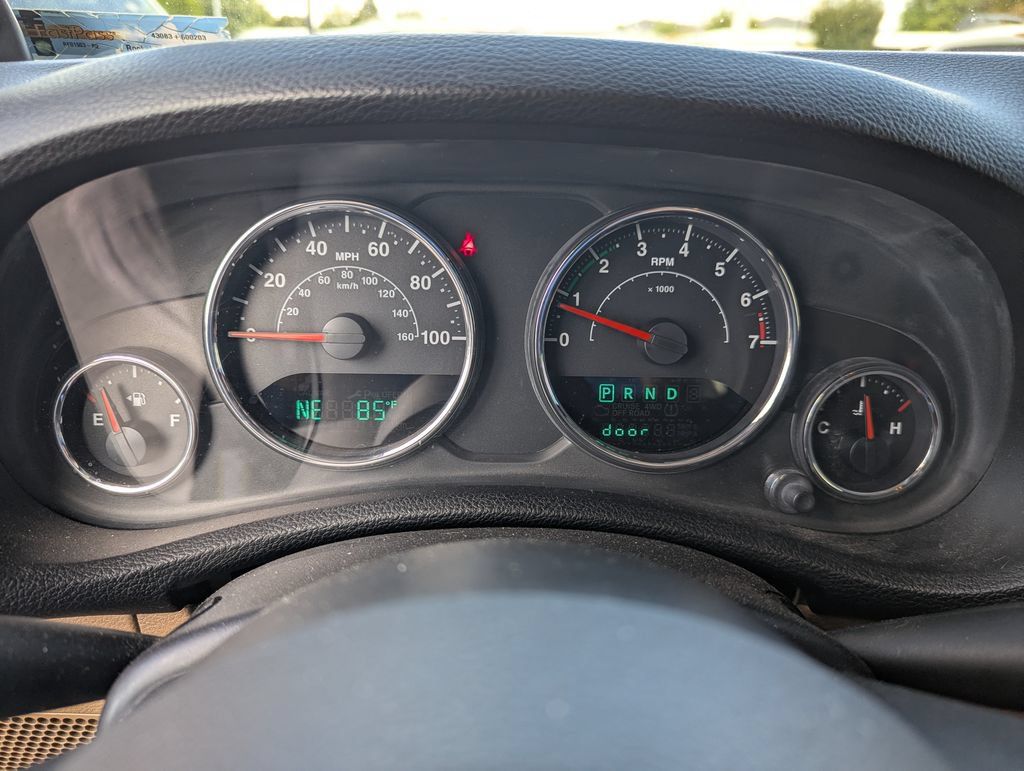 Used 2013 Jeep Wrangler Unlimited Sahara w/ Max Tow Pkg AWD/4WD image 23