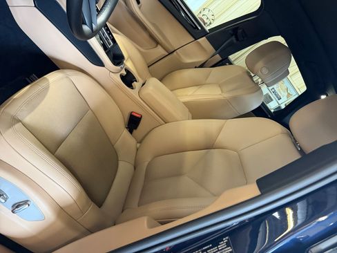 Used 2022 Porsche Macan AWD/4WD image 30