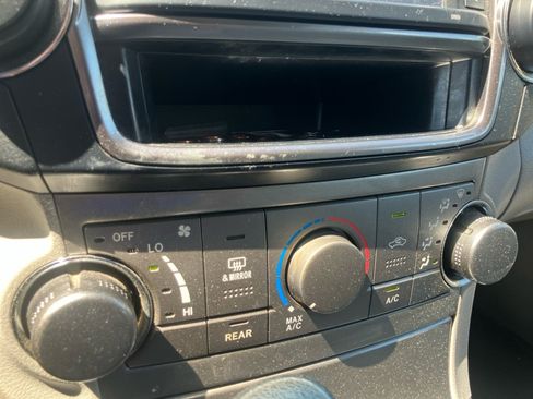Used 2013 Toyota Highlander Plus FWD image 21