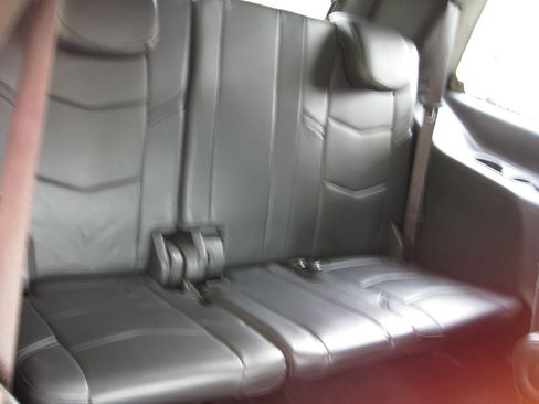 Used 2018 Cadillac Escalade Platinum RWD image 42