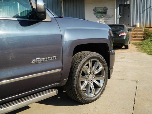 Used 2018 Chevrolet Silverado 1500 LTZ Z71 w/ Centennial Edition AWD/4WD image 19
