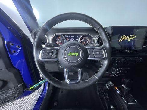 Used 2018 Jeep Wrangler Unlimited Sahara image 16