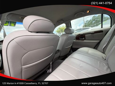 Used 1998 Lincoln Town Car Executive RWD image 31