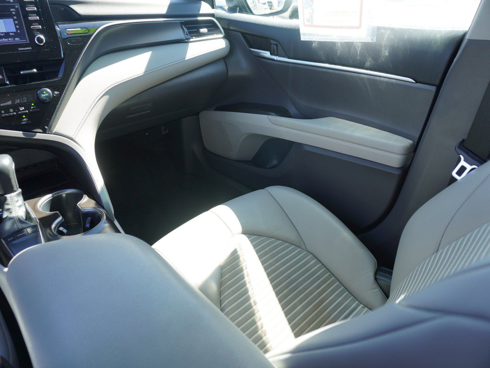 Used 2023 Toyota Camry SE FWD image 15