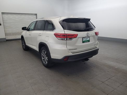 Used 2019 Toyota Highlander XLE AWD/4WD image 5