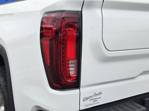 Used 2024 GMC Sierra 1500 Denali AWD/4WD image 9