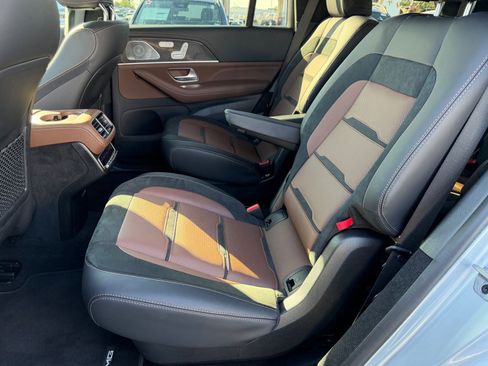 Used 2024 Mercedes-Benz GLS 63 AMG 4MATIC image 29