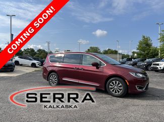 Used 2019 Chrysler Pacifica Touring-L Plus FWD video 1