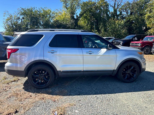 Used 2014 Ford Explorer XLT w/ Equipment Group 202A AWD/4WD image 9