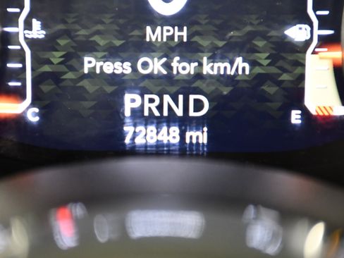 Used 2018 Jeep Wrangler Unlimited Sahara w/ Uconnect 4C Nav & Sound Group image 18