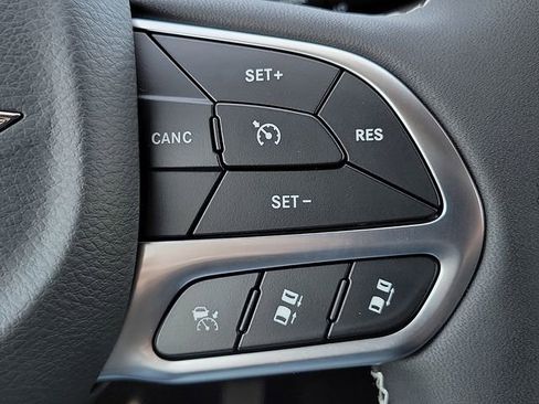 New 2026 Chrysler Pacifica Select image 16