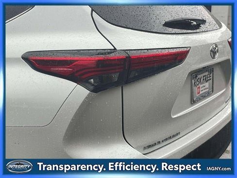Certified 2022 Toyota Highlander XLE image 45