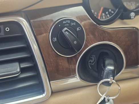 Used 2012 Porsche Panamera image 25