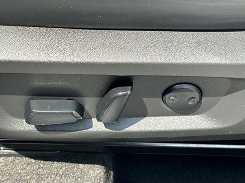 Used 2023 Mitsubishi Outlander SE image 39