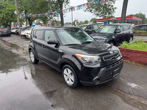 Used 2015 Kia Soul FWD image 1
