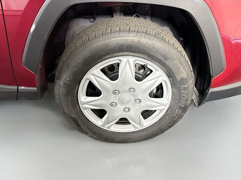 Used 2024 Toyota RAV4 LE FWD image 31