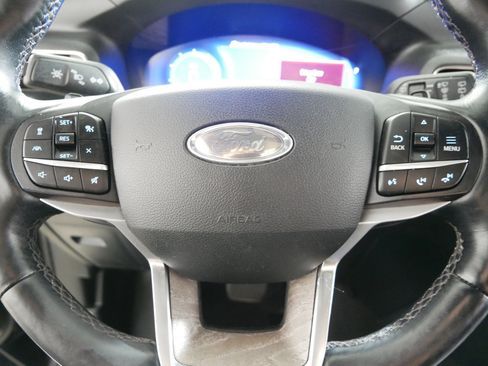 Used 2020 Ford Explorer Platinum w/ Premium Technology Package image 25