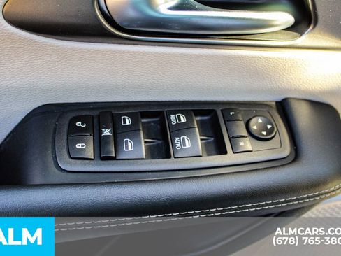 Used 2024 Chrysler Pacifica Select image 43