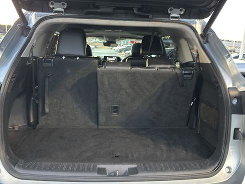 Used 2021 Toyota Highlander XLE image 30