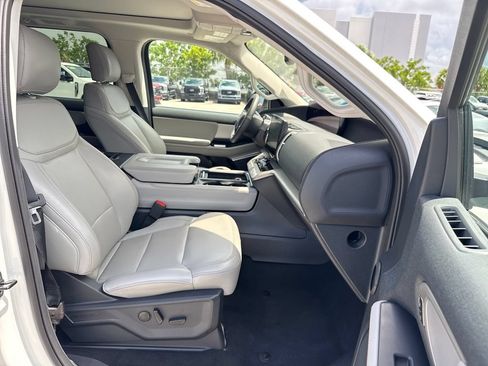 Used 2025 Ford Expedition Active RWD image 30