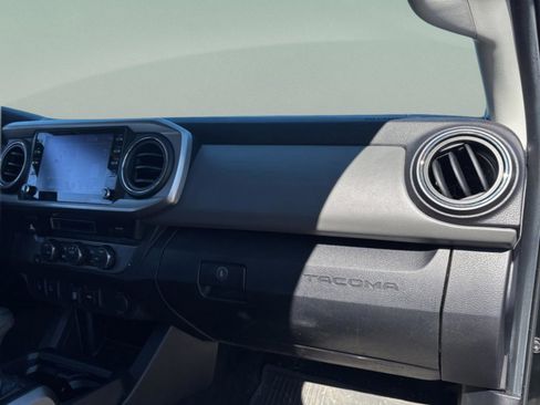 Used 2022 Toyota Tacoma SR5 w/ Technology Package image 34