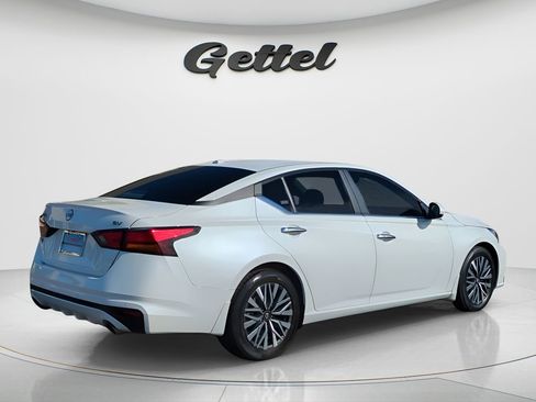 Used 2024 Nissan Altima 2.5 SV w/ SV Premium Package image 4