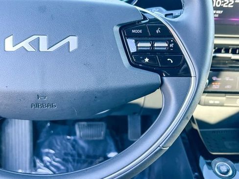 Certified 2024 Kia Niro EX image 24