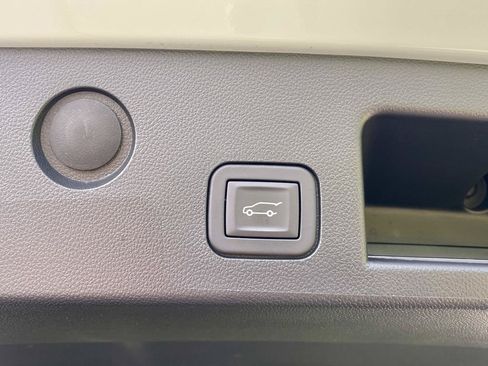 Used 2025 Chevrolet Equinox ACTIV w/ Safety and Technology Package FWD image 8