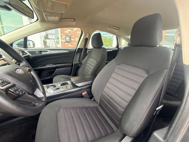 Used 2020 Ford Fusion SE FWD image 12
