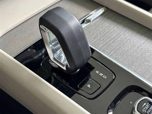 Certified 2023 Volvo XC60 B5 Plus w/ Climate Package image 21