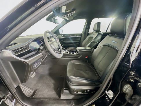 Used 2022 Jeep Grand Cherokee Trailhawk w/ Luxury Tech Group III AWD/4WD image 13