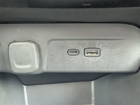 Certified 2025 Chevrolet Trax LT image 22